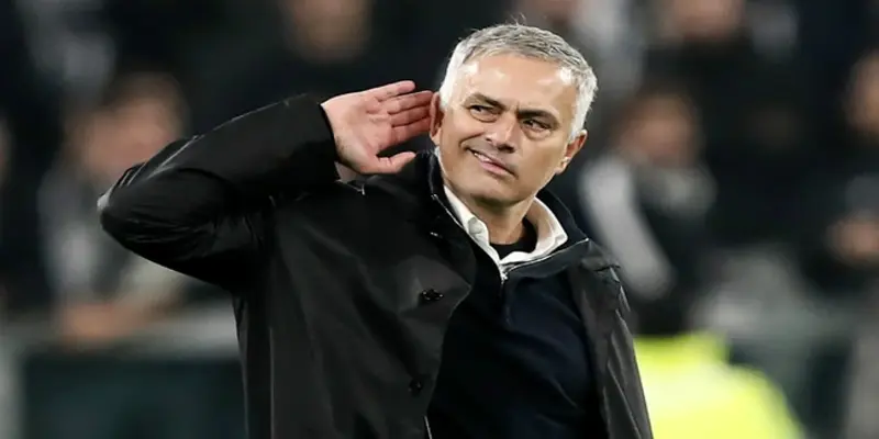 Mourinho và tham vọng chiêu mộ Cristiano Ronaldo: Cơ hội và thách thức 2 José Mourinho và Cristiano Ronaldo: Liệu chúng ta sẽ chứng kiến một chương mới trong mối quan hệ đầy kịch tính này?