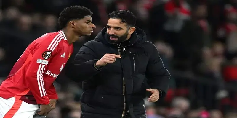 HLV Amorim và Rashford: Căng thẳng leo thang, Scholes muốn MU loại bỏ "ngòi nổ" độc hại 3 Paul Scholes: "MU nên loại bỏ Rashford khỏi phòng thay đồ"