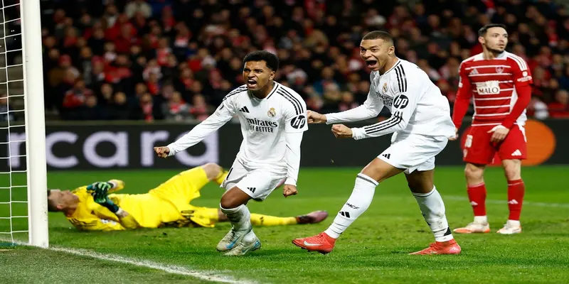 Ancelotti & Guardiola nói gì về khả năng đối đầu tại vòng play-off Champions League 2024/25? 2 Ancelotti & Guardiola nói gì về khả năng đối đầu tại vòng play-off Champions League 2024/25?